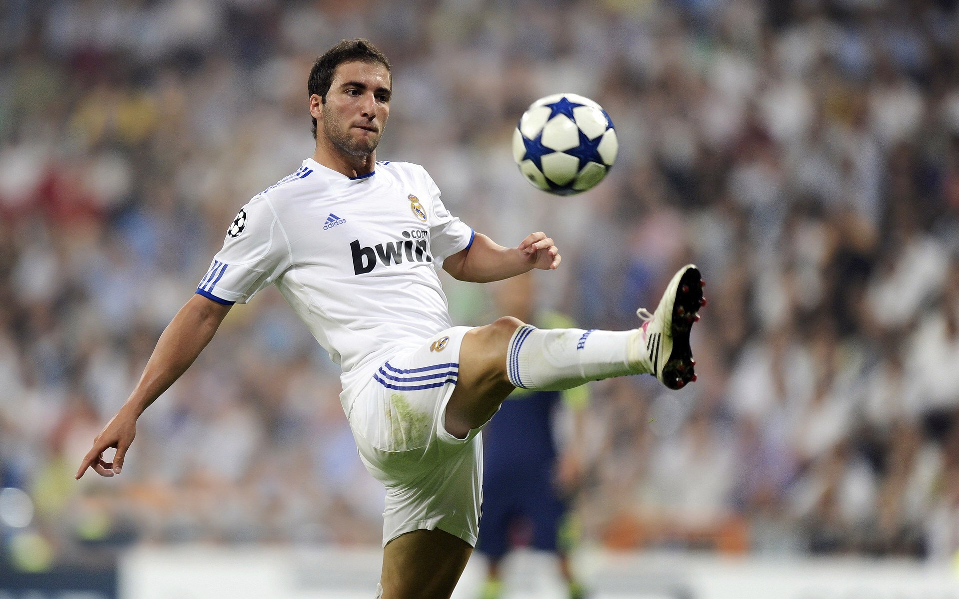 巴黎圣日耳曼稳居法甲榜首,优势逐步扩大,巴黎圣日耳曼是哪个国家的俱乐部