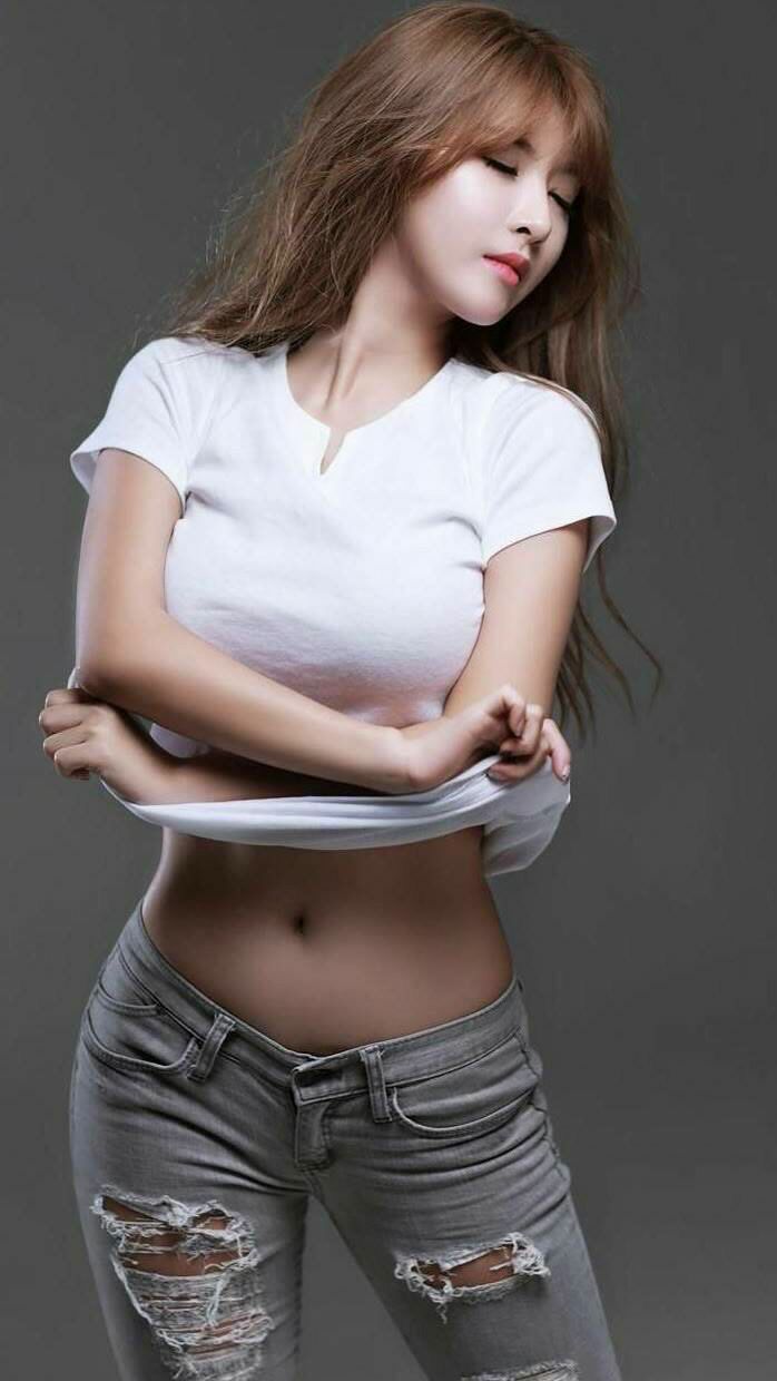 德国骑手弗洛尔·德·温内在2024年欧洲三项赛锦标赛中以“Thunder”马匹获得个人铜牌,表现出色。